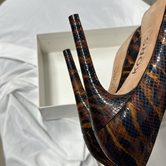 NEW Michael Kors Heels - Picture 4 of 7